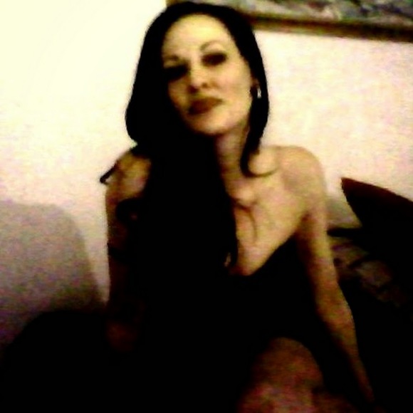 Meet your Posher, Sarah, a - Picture 1 of 1